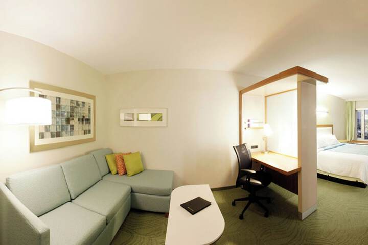 Room 30 of 82