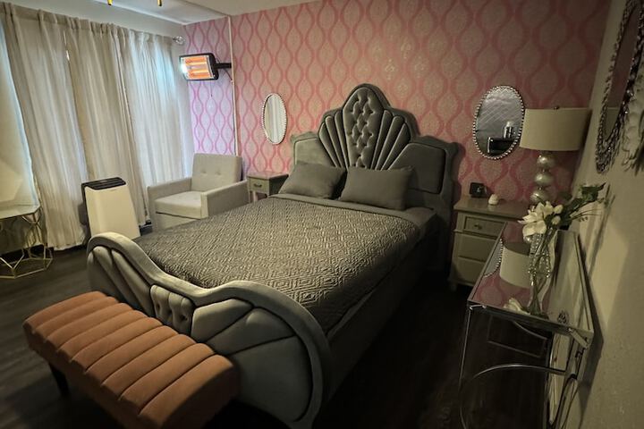 Room 32 of 77