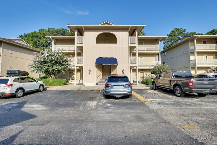 5 Mi to Cherry Grove Beach: Dog-friendly Condo!