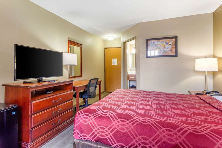 Econo Lodge Inn & Suites Dickson