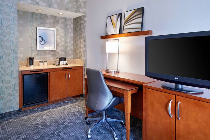 Room 12 of 32