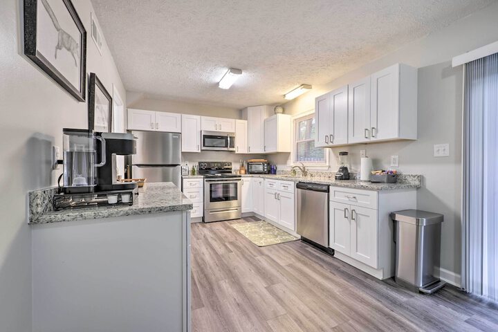 Charming Southern Pines Abode - Walk to Dtwn!