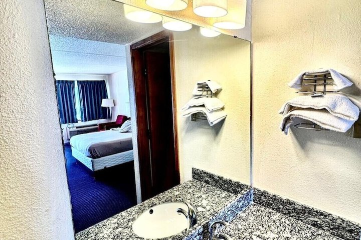 Room 9 of 11
