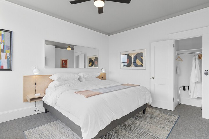 Room 43 of 76