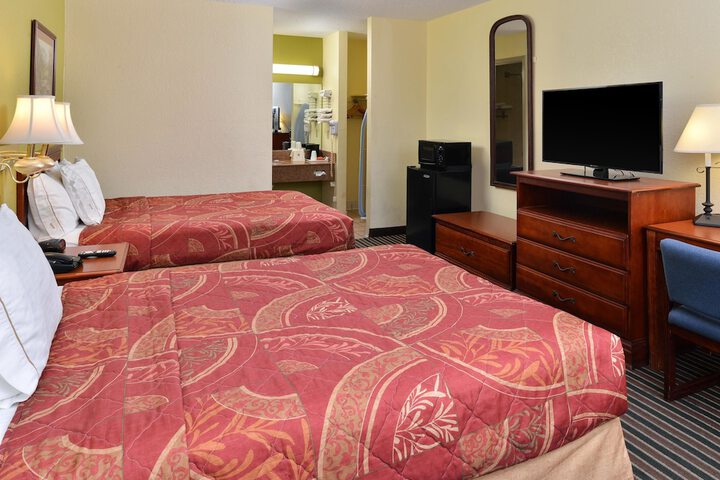 Room 8 of 12
