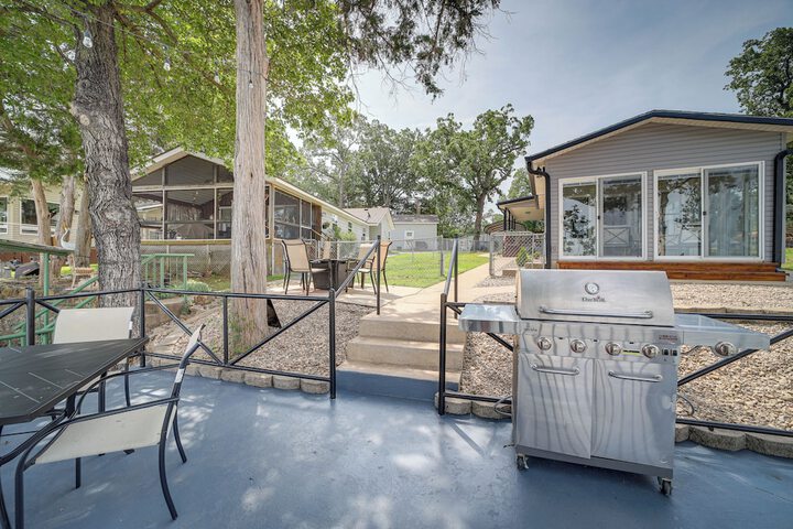 Waterfront Grove Retreat w / Dock: cedar Ridge'