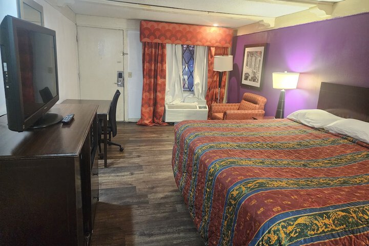 Room 10 of 17