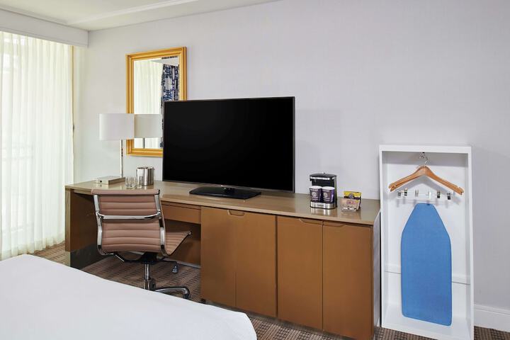 DoubleTree by Hilton Torrance - South Bay