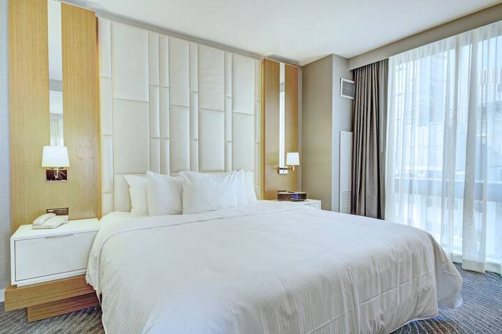 Room 52 of 82
