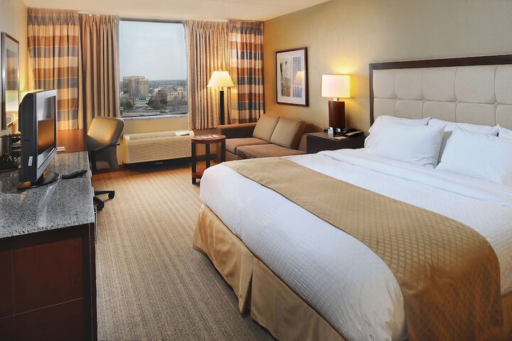 DoubleTree by Hilton St. Louis - Westport