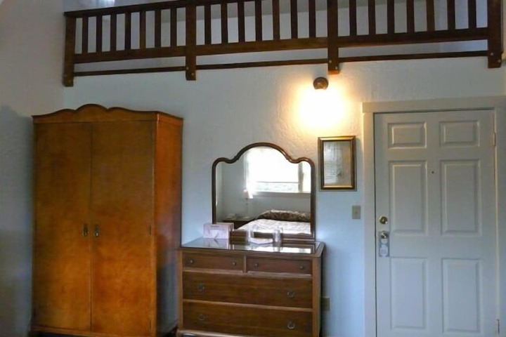 Room 18 of 31