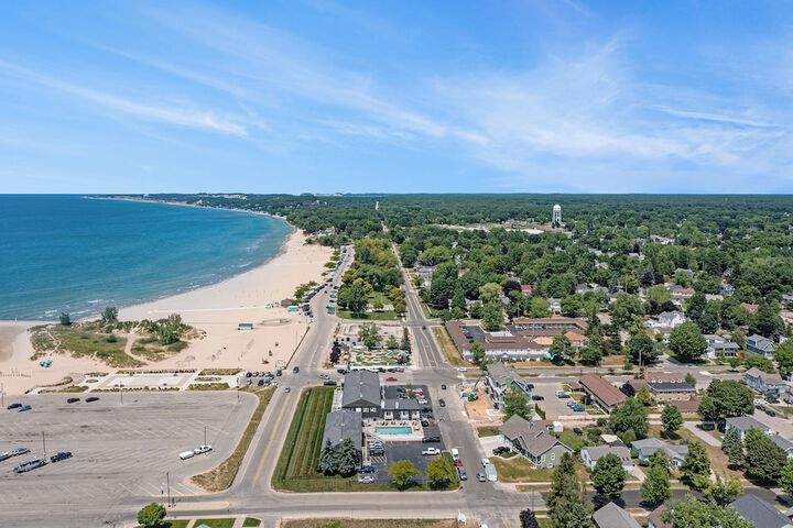 Snyders Shoreline Inn
