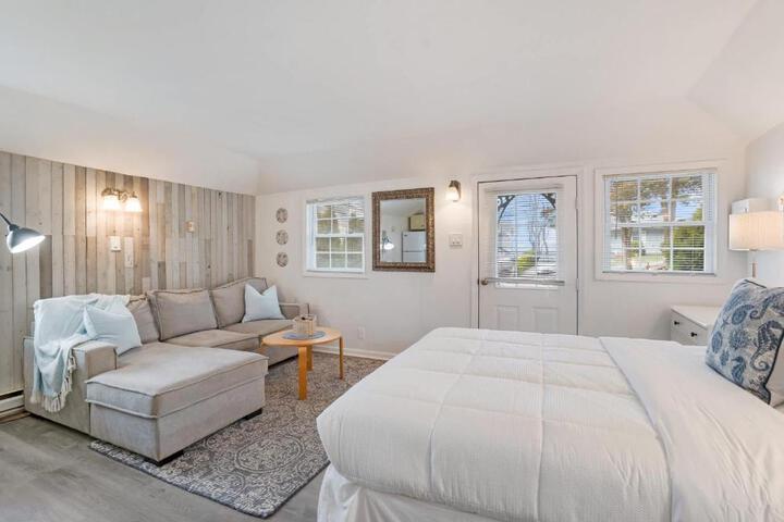 Seaside Stay: Waterfront with Views & Beach Access