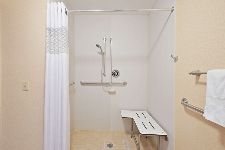 Room 8 of 33