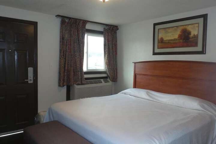 Room 12 of 16