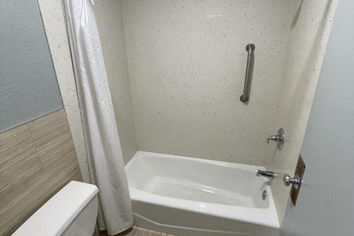 Travelers Inn