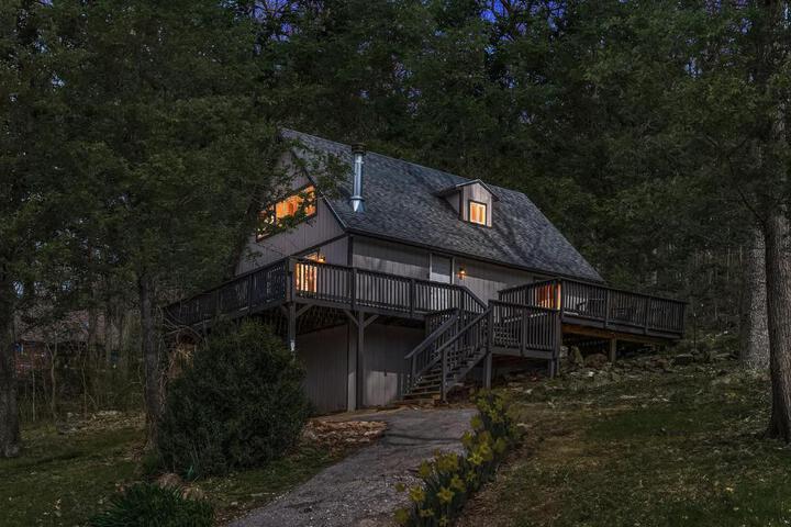 Hot Tub Wraparound Deck, & WiFi at Chalet Cabin