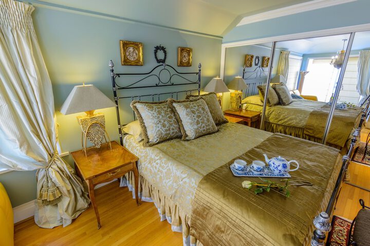 Crystals View Bed & Breakfast