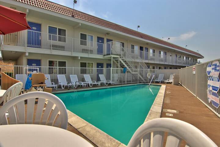 Pool 6 of 35