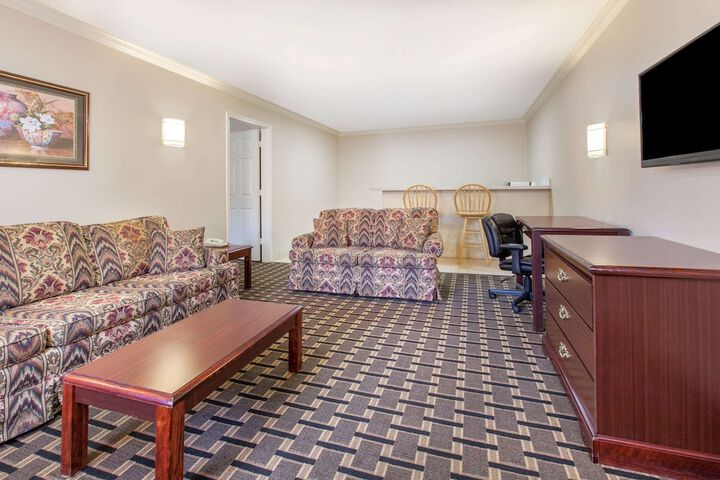 Room 9 of 19