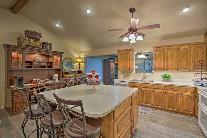 Cozy Family Home w / Fire Pit 4 Mi to Lake Fork