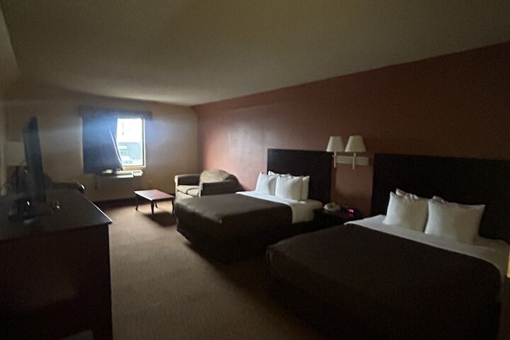 Room 25 of 37