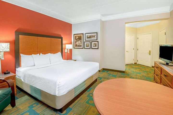 Room 11 of 30
