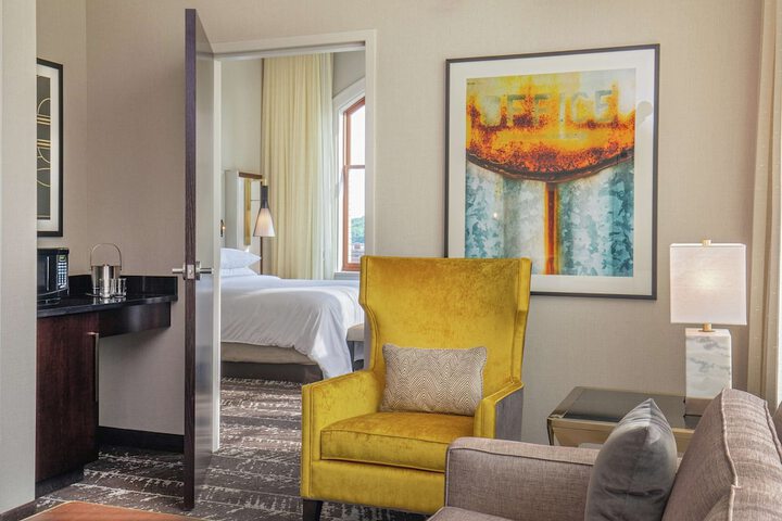 DoubleTree by Hilton Youngstown Downtown