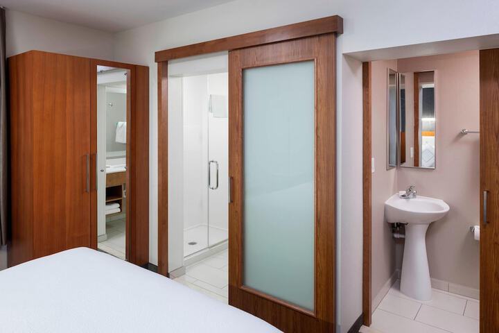Room 15 of 26