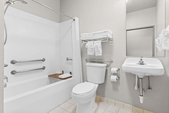 Days Inn & Suites by Wyndham Castle Rock