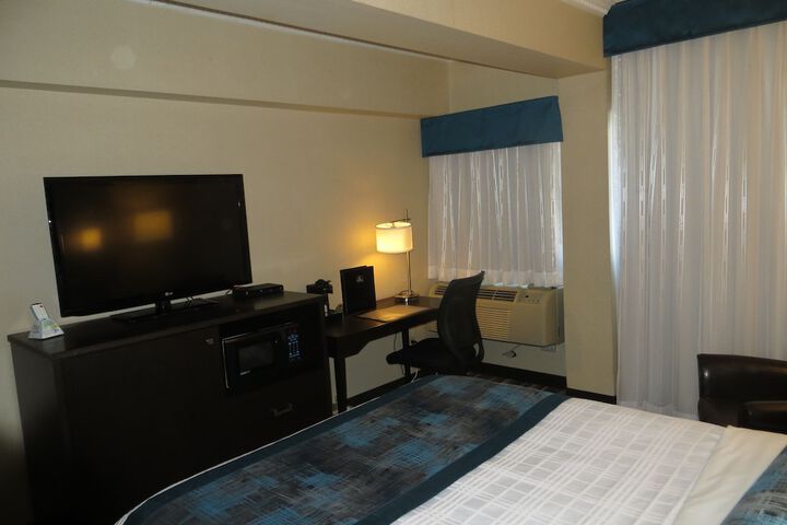 Room 8 of 37