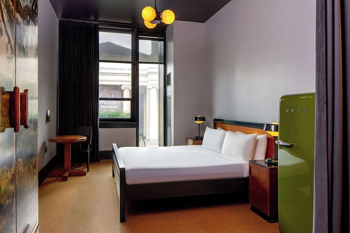 Room 52 of 84