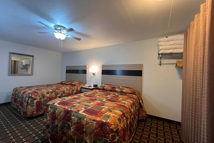 Deluxe Inn