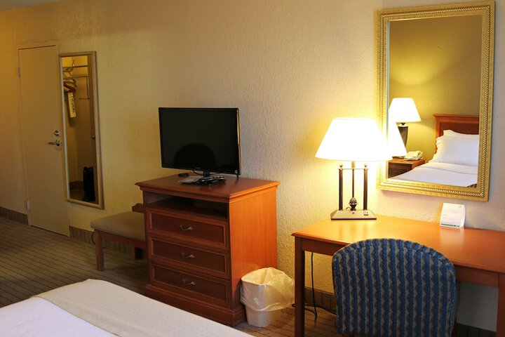 Room 25 of 47