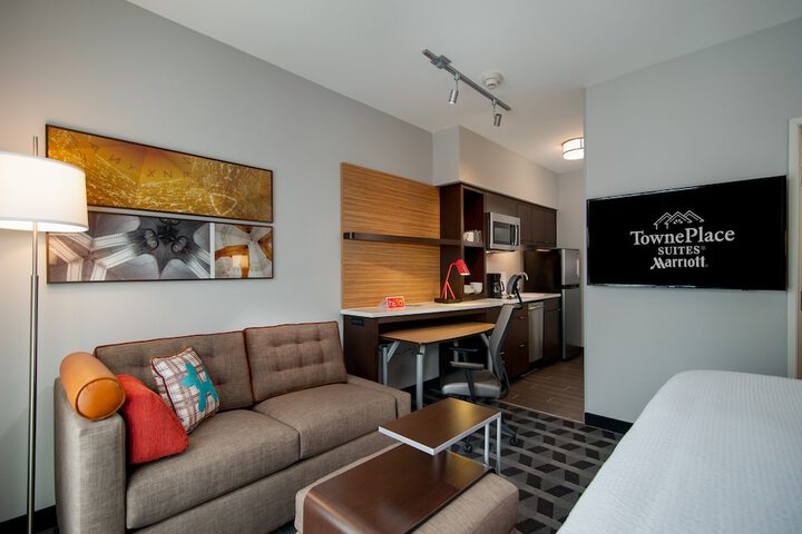 Room 18 of 28