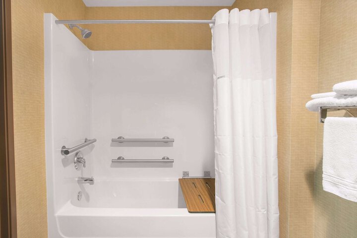 Room 3 of 16