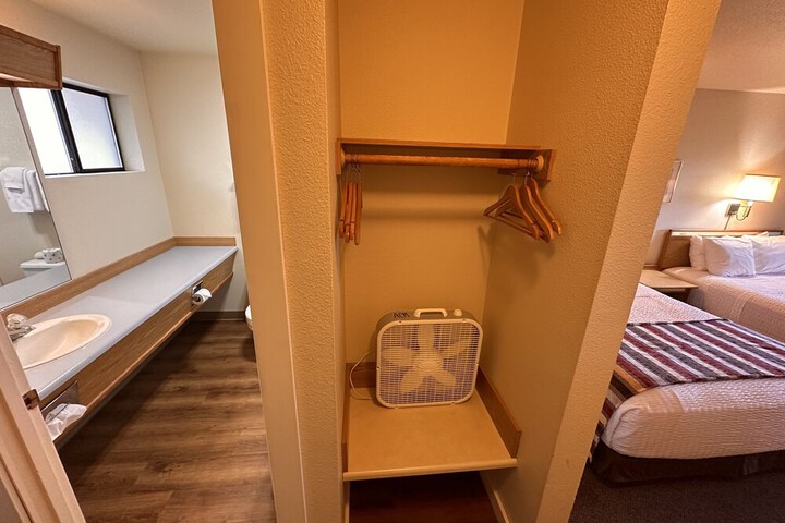 Room 156 of 181