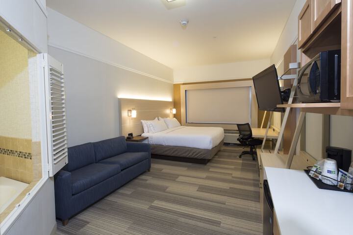 Holiday Inn Express & Suites Rochester Hill - Detroit Area by IHG