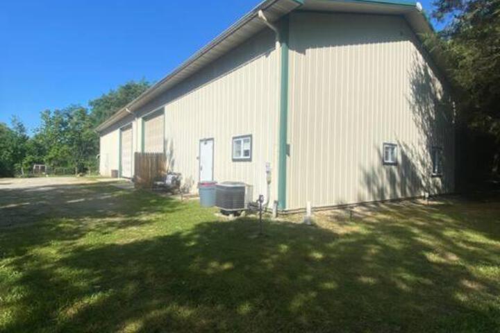 102 Acre Pet Friendly Horse Farm! Bring your horse too!