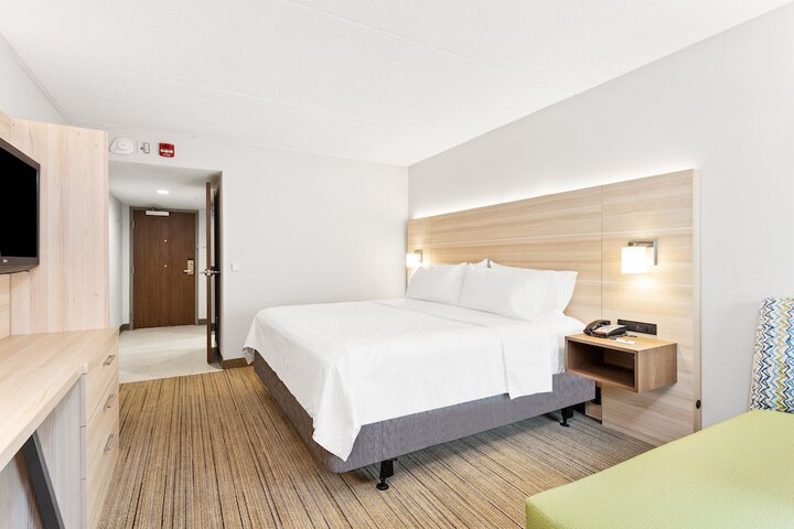 Room 16 of 38