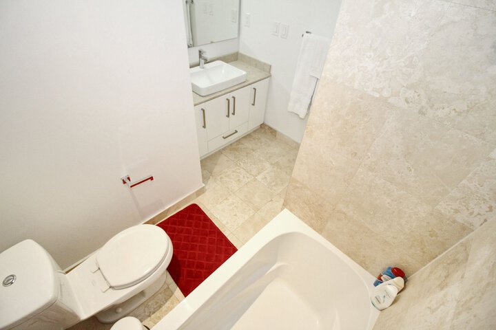 Room 32 of 47
