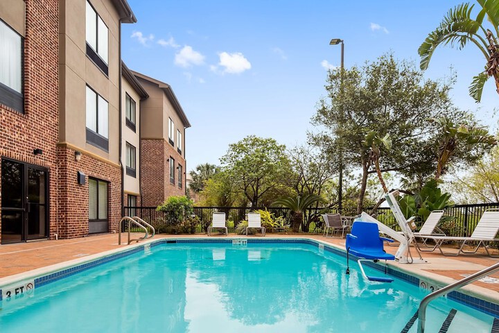 Pool 3 of 25