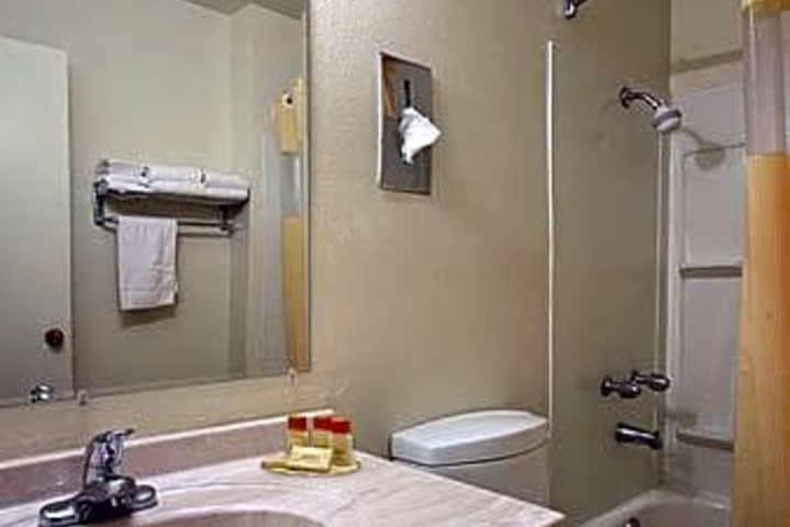 Days Inn & Suites by Wyndham San Diego SDSU