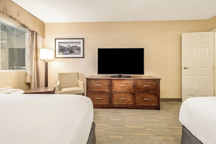 Room 100 of 200