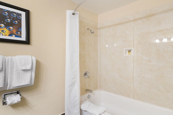 Best Western Plus Heritage Inn