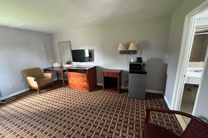 Room 10 of 11