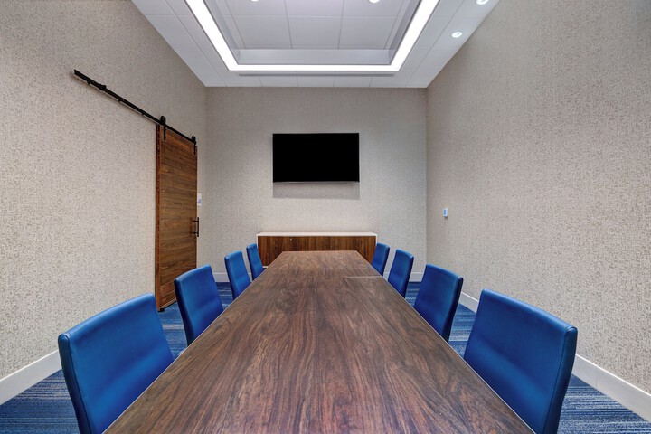 Holiday Inn Express & Suites Glendale Downtown by IHG