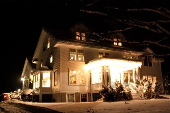 THE TRUMBULL HOUSE BED AND BREAKFAST