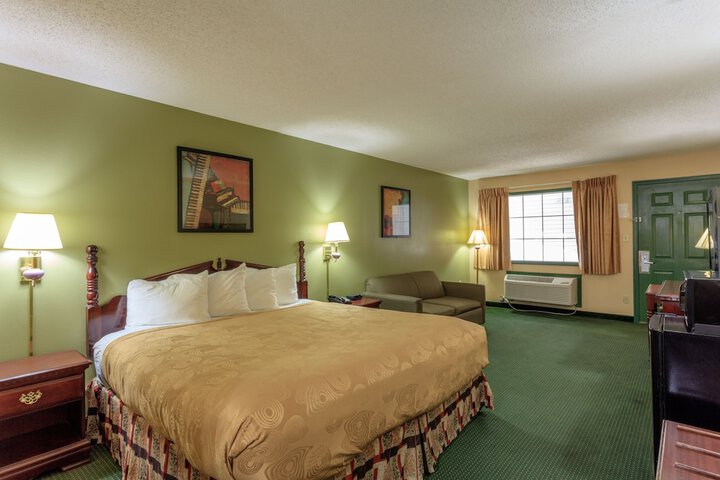 Room 17 of 28