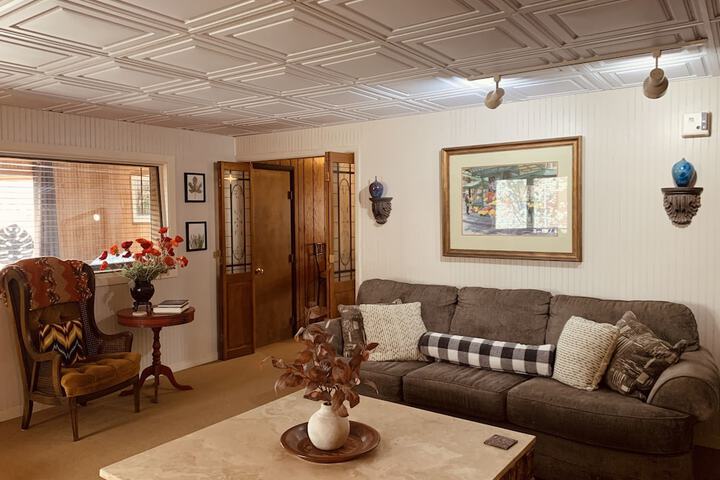 The Iris Garden Downtown Cottages and Suites